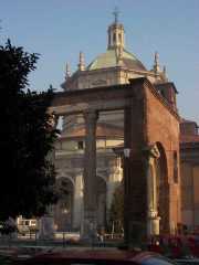 Xtrallusion photo gallery of Italy. Photos, pictures, images and photographs of the Italian Rivieras, the Italian Lakes, the Italian Alps, the Cinque Terre, the Amalfi coast and some of the most beautiful corners of Italy. Plus photos of Italian cities such as Pisa, Milan, Genoa and Rome.